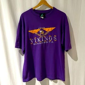 Rare vintage Minnesota Vikings purple short sleeve NFL  football logo shirt